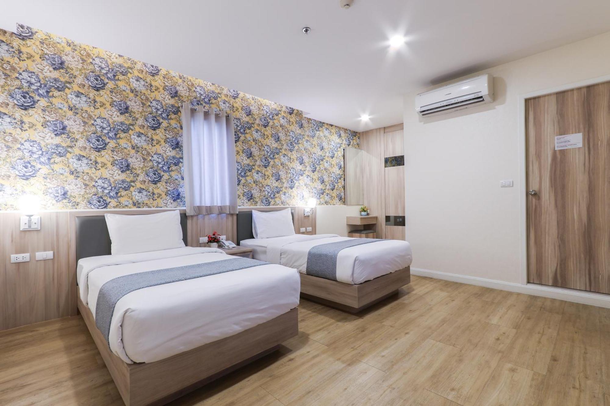 Leela Orchid Hotel Bangkok Exterior photo