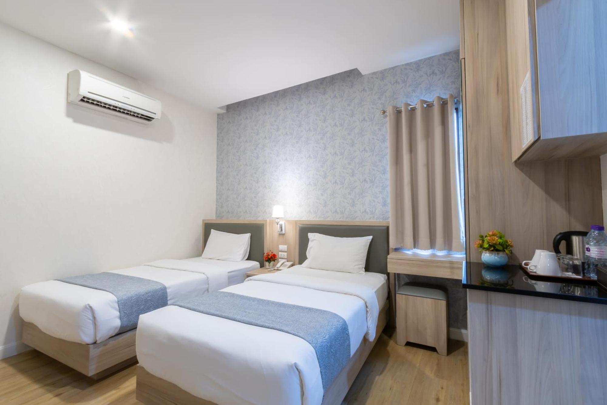 Leela Orchid Hotel Bangkok Exterior photo